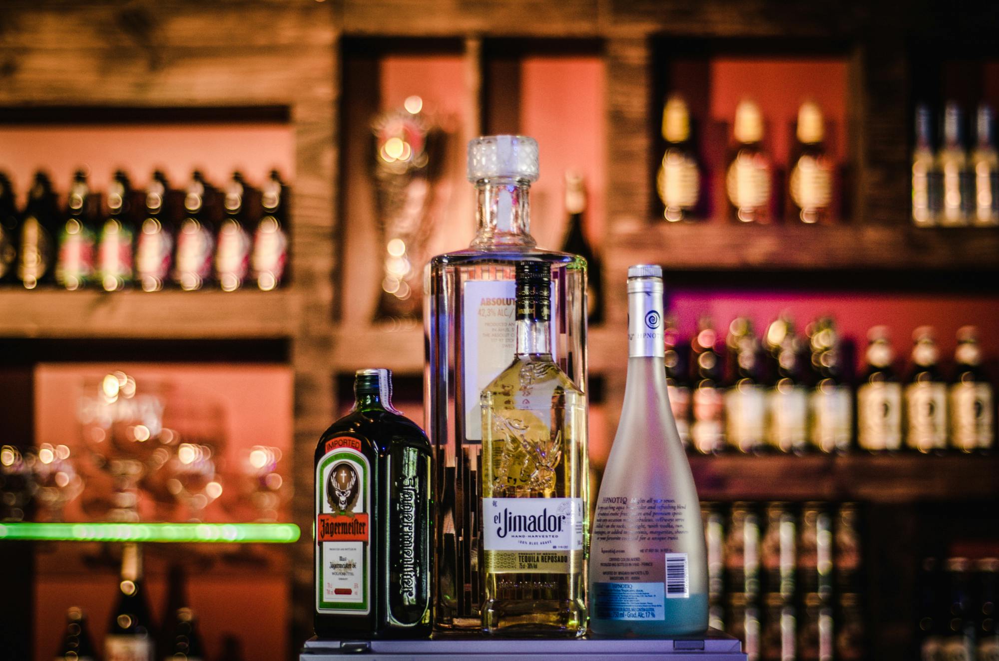 ZDF Fernsehgarten Spezial: „Getränke, die unsere Jugend zerstörten“ – Mit Glitzer-Aperol, Alkopops und einer schwer beleidigten Capri-Sonne