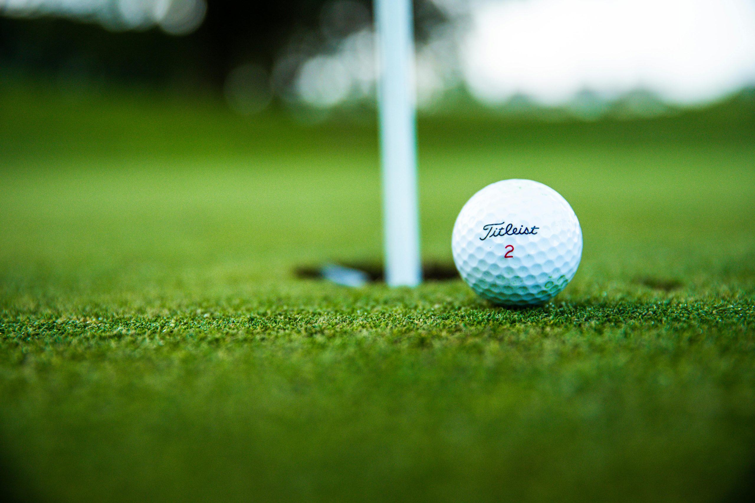 Tiger Woods bringt Ball nicht ins Loch – nennt es „künstlerische Freiheit“