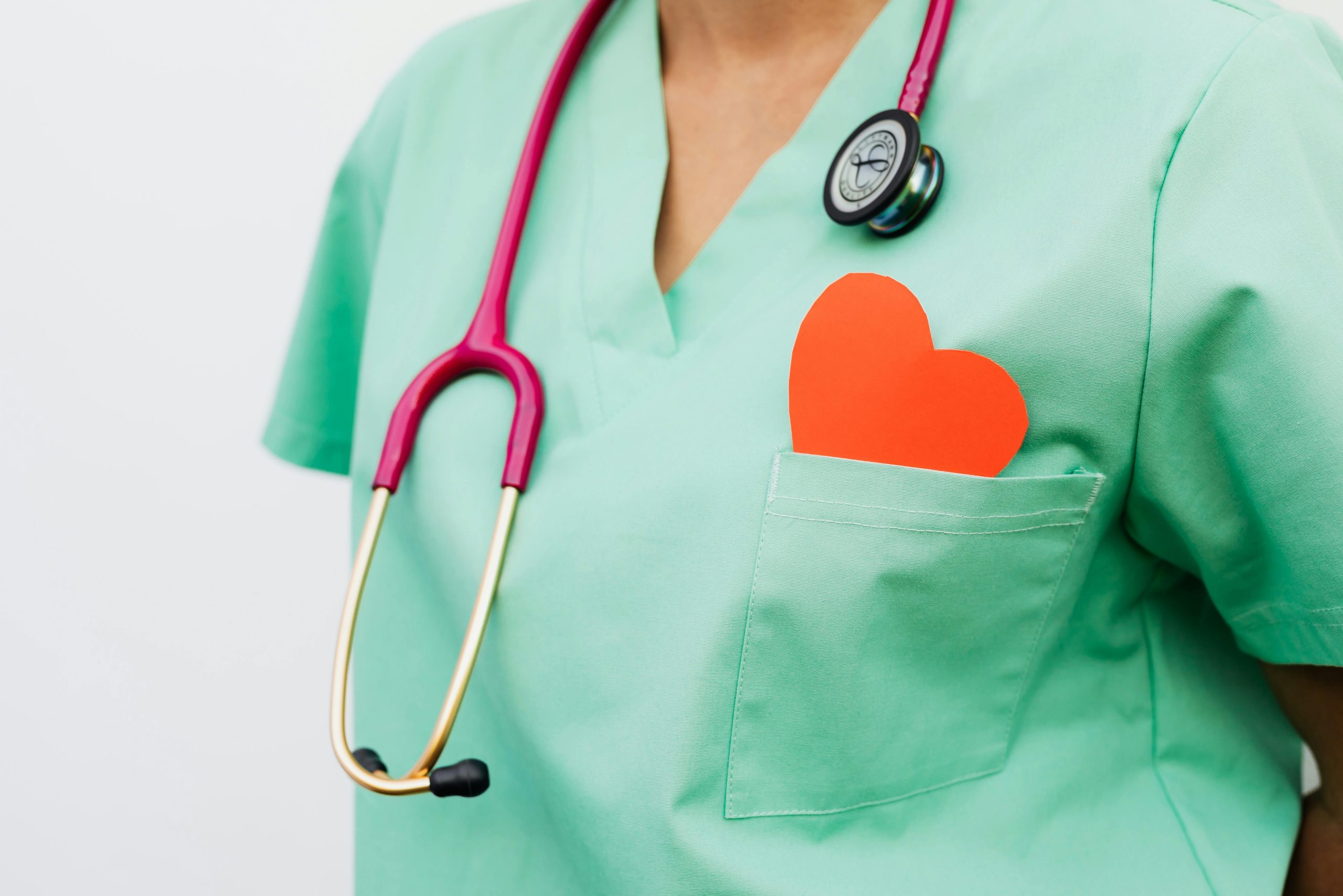 Skandal! Patient mit gebrochenem Herzen wird nicht operiert – Klinik verweist auf fehlende Ersatzteile