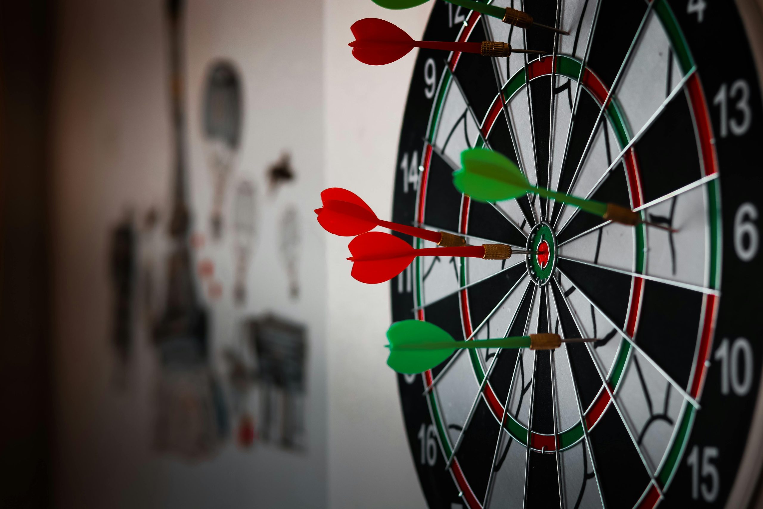 Endlich offiziell: Dart wird olympische Disziplin – Spieler trainieren mit Bierglas-Hanteln