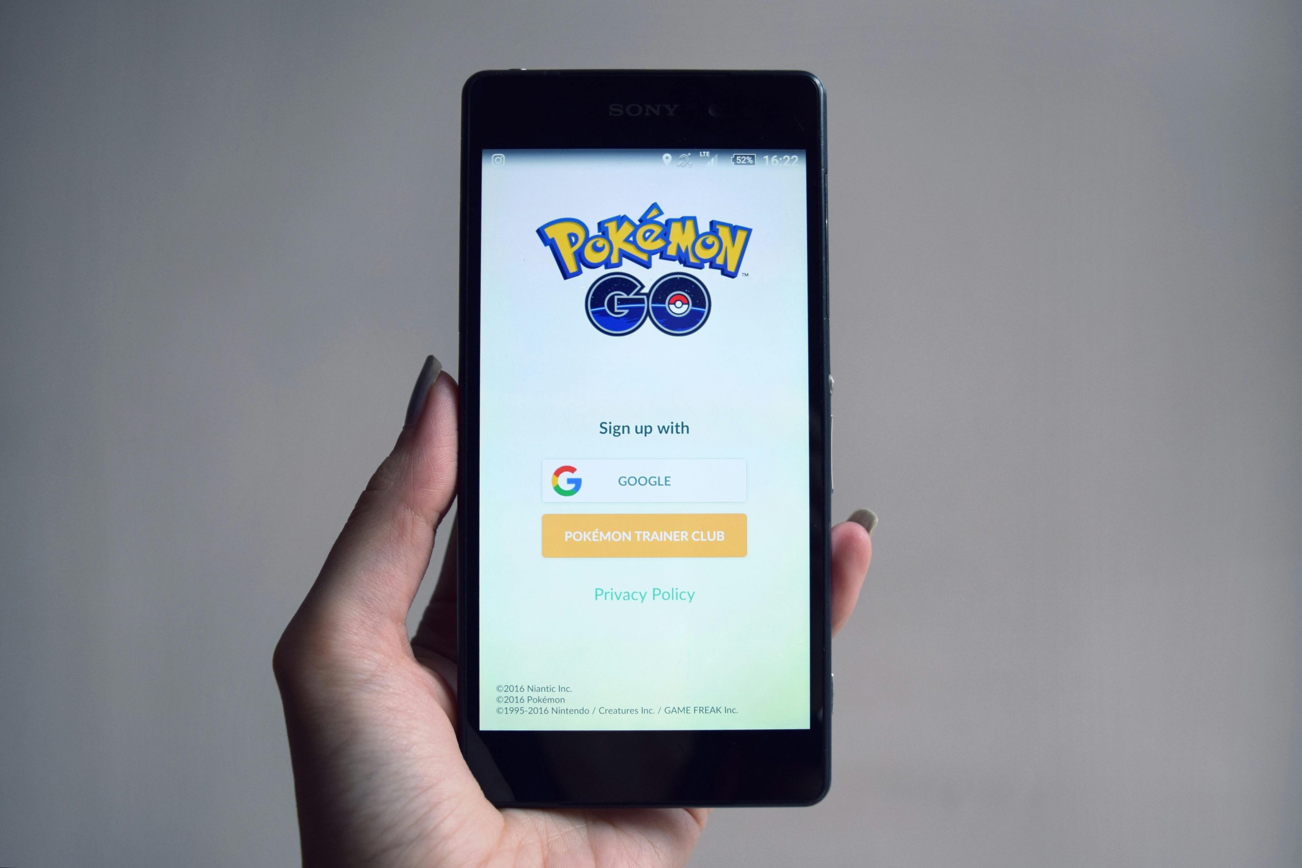 Pokemon Go-Spieler landet im See – freut sich über Karpador, ignoriert Unterkühlung
