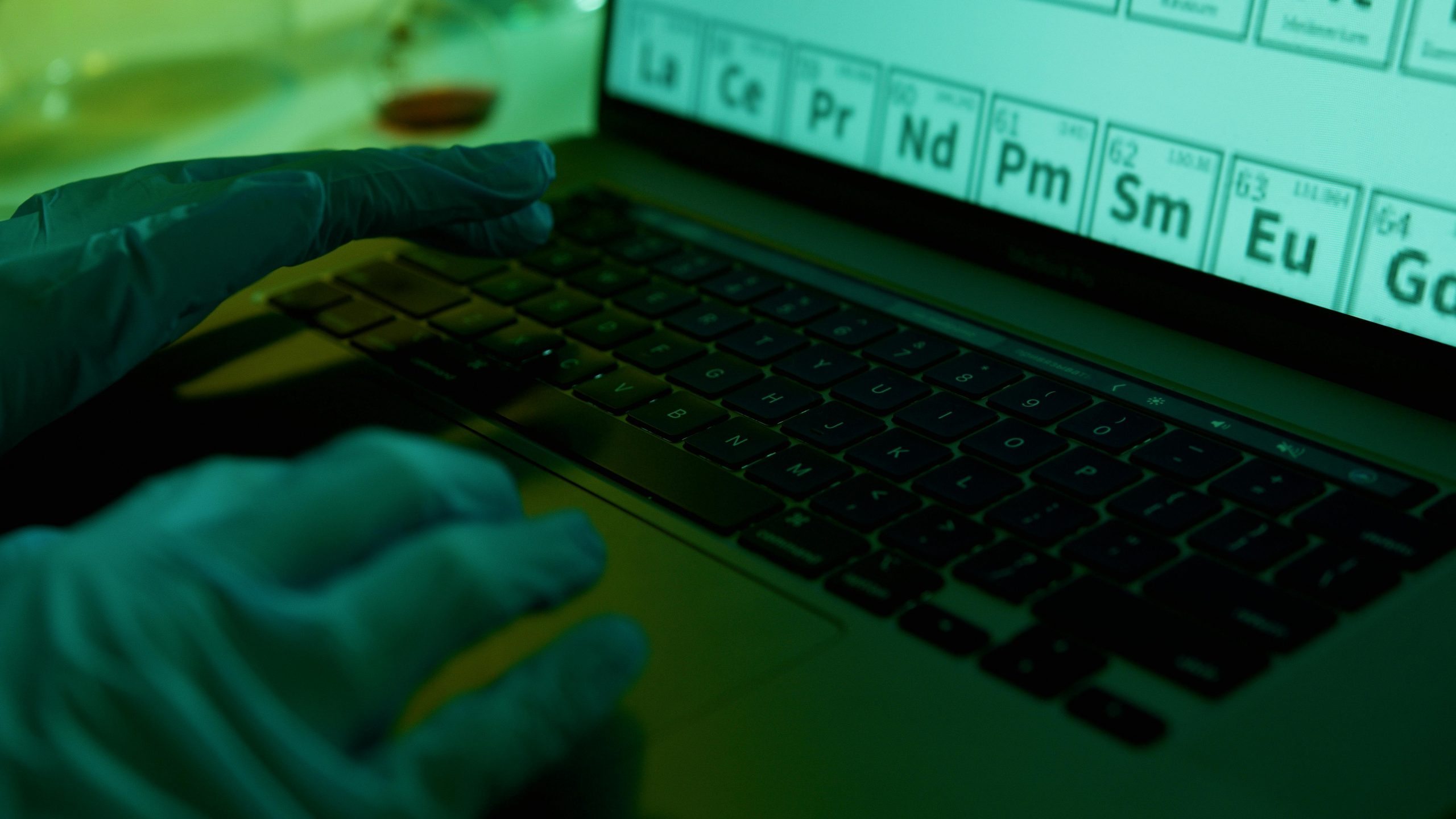 Periodensystem beantragt Scheidung – Elemente fordern mehr Privatsphäre und bessere Bindungen