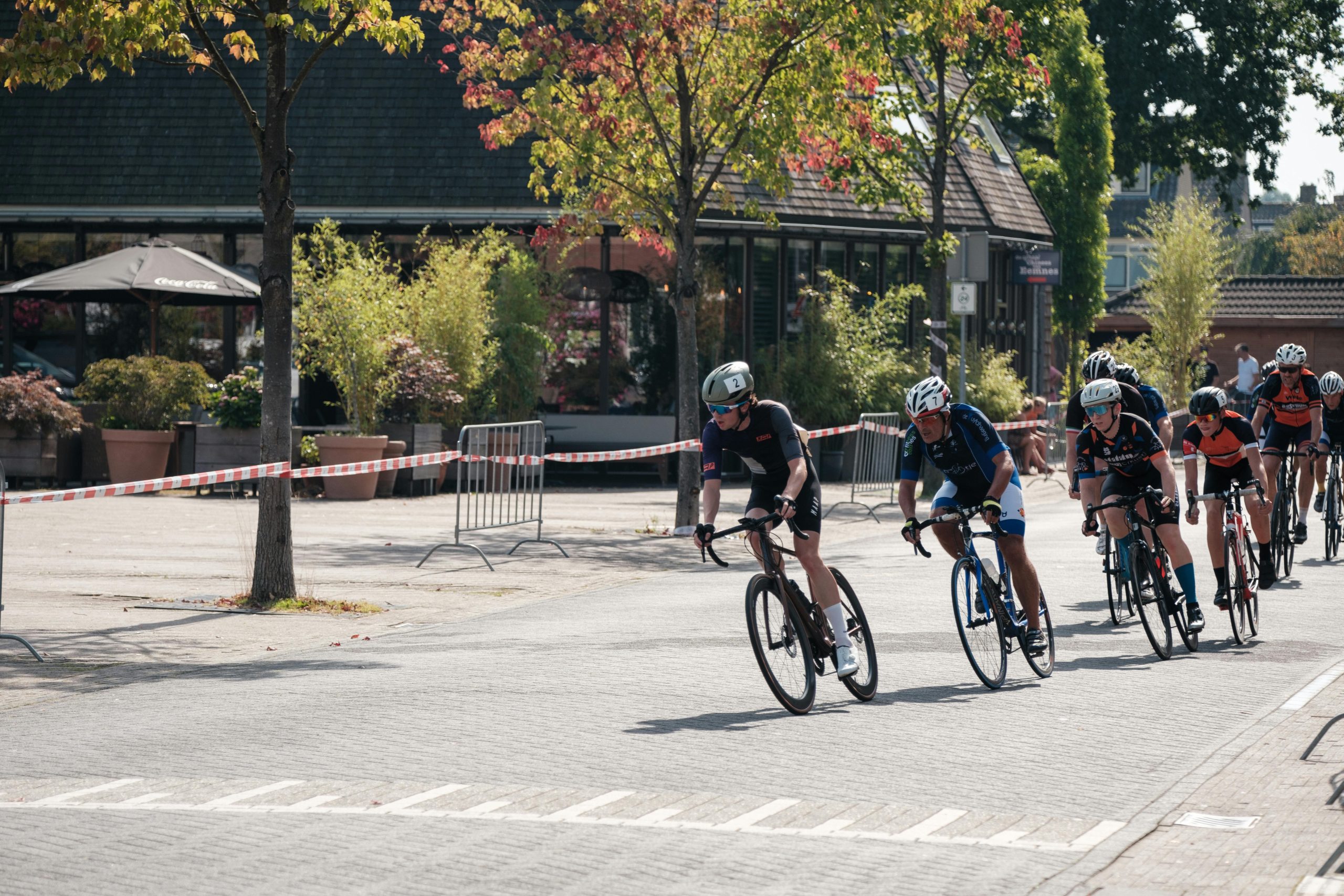 Tour de France 2025: Fahrer treten erstmals gegen Zuschauer an