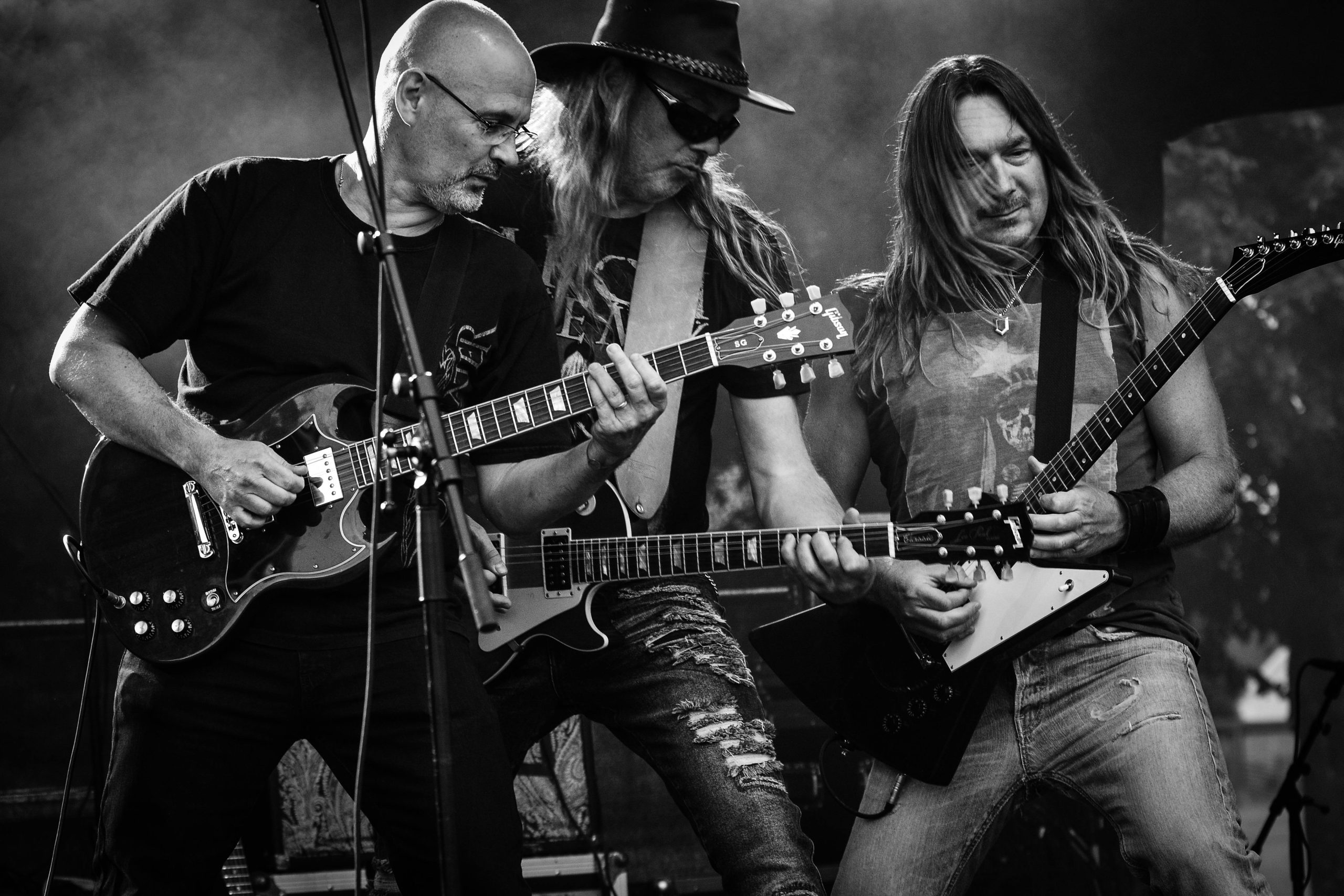 Rock-Skandal: Gitarrist zersägt Hotelzimmer – aus Versehen mit E-Gitarre