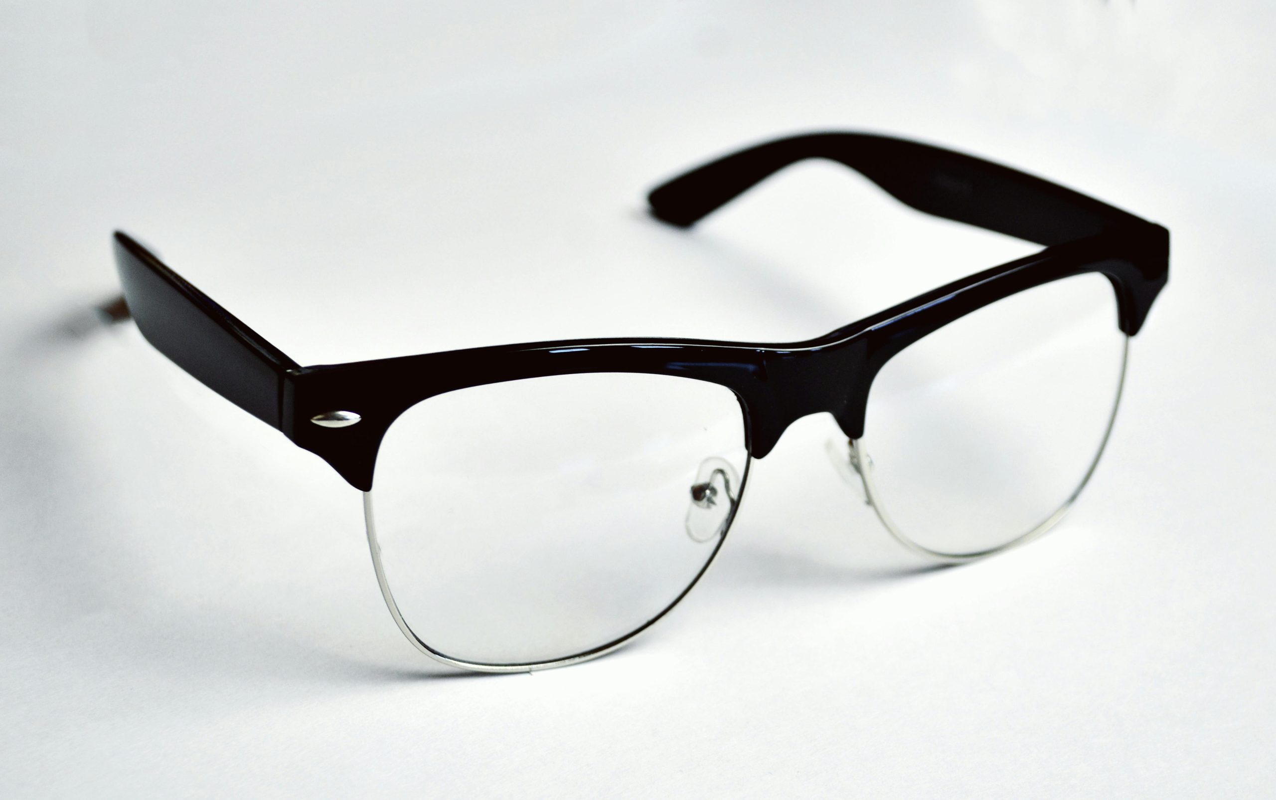 Werbung auf der Linse: Fielmann bringt die erste Gratis-Brille mit eingebautem Werbeblock