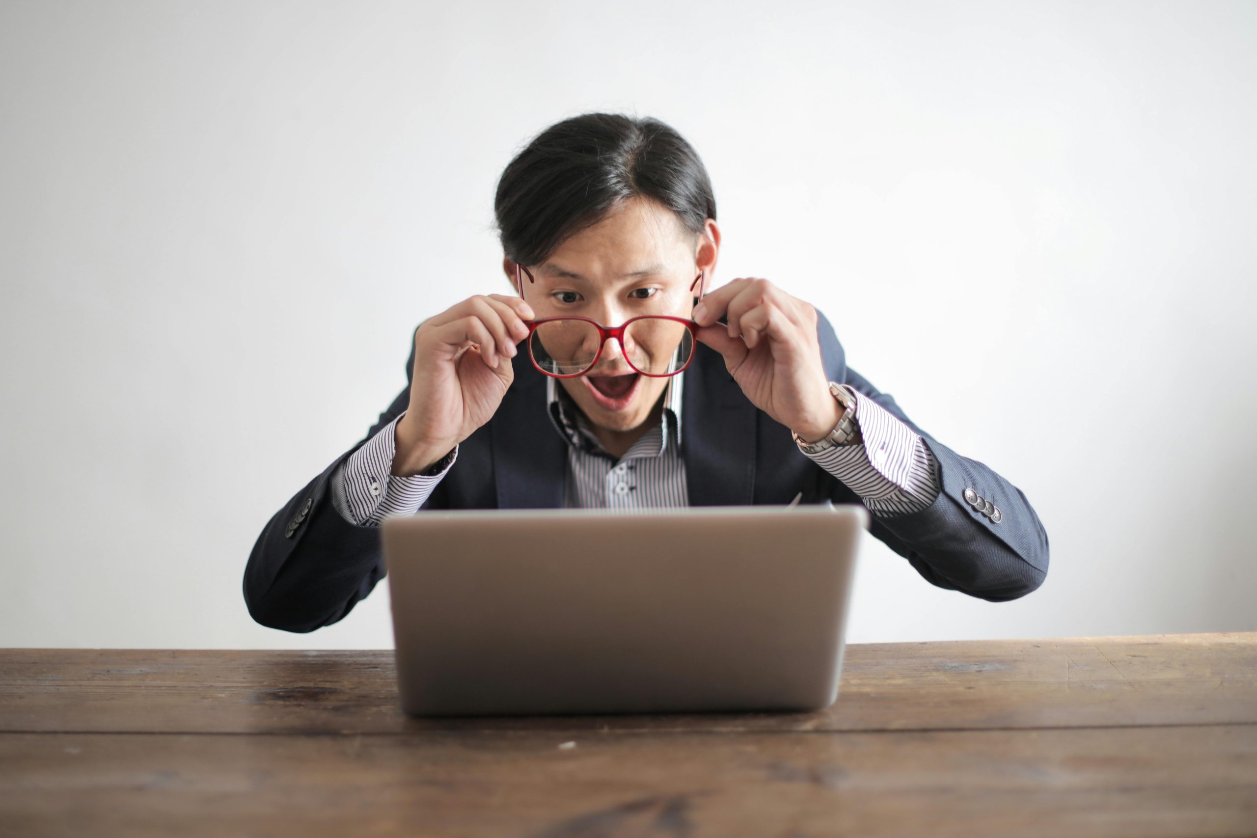 Neue Studie: Manager arbeiten nur 4 Stunden in der Woche – Rest der Zeit verbringen sie mit PowerPoint und Golf
