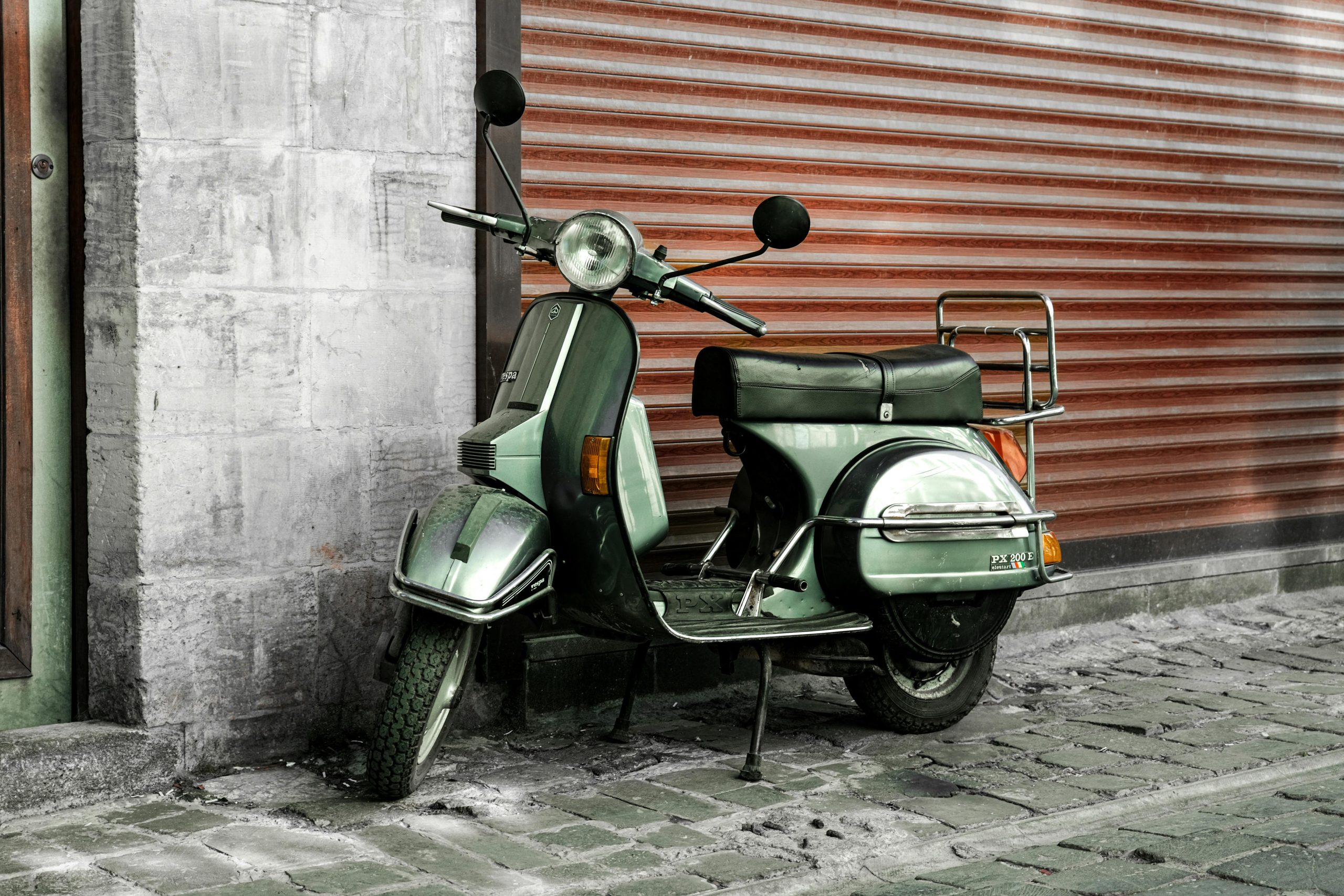 Der millionste Gastarbeiter kommt nach Deutschland – und fährt direkt mit Moped los